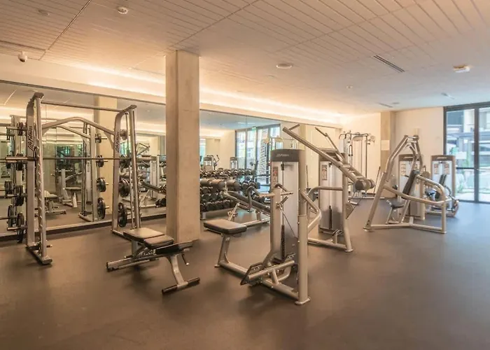 Spotless 1bd - Pool, Gym, Parking, W-d - Sleeps 4 *