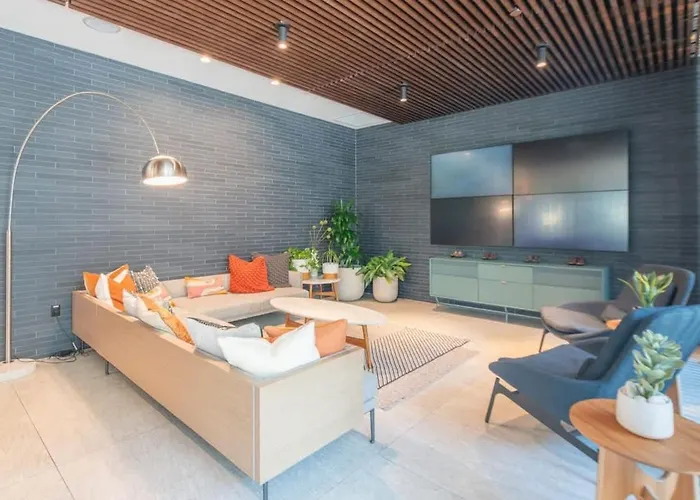 Spotless 1bd - Pool, Gym, Parking, W-d - Sleeps 4 *