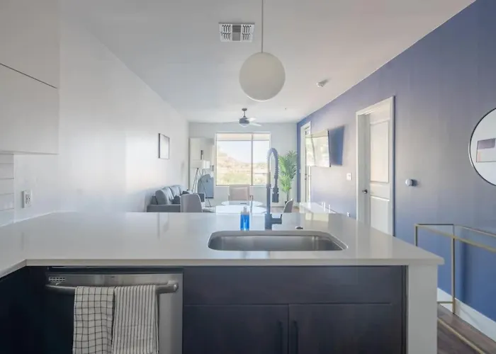 Spotless 1bd - Pool, Gym, Parking, W-d - Sleeps 4 *